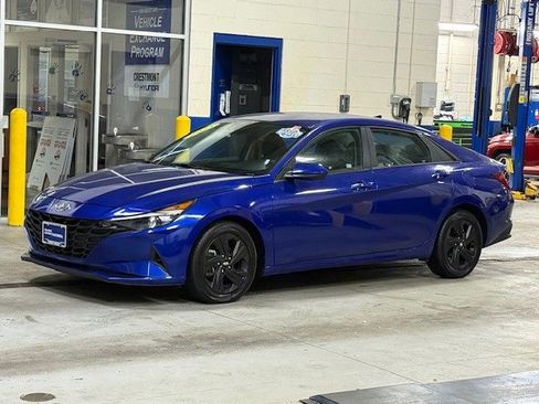 Certified 2023 Hyundai Elantra SEL image 2