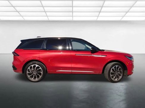 Used 2024 Lincoln Nautilus Reserve image 4