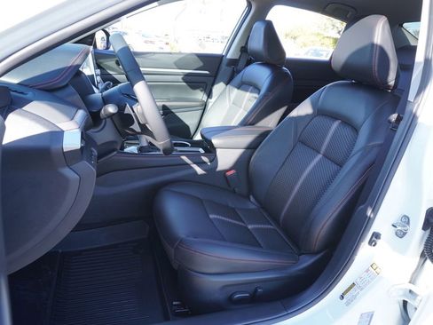 Used 2025 Nissan Altima 2.5 SR image 13