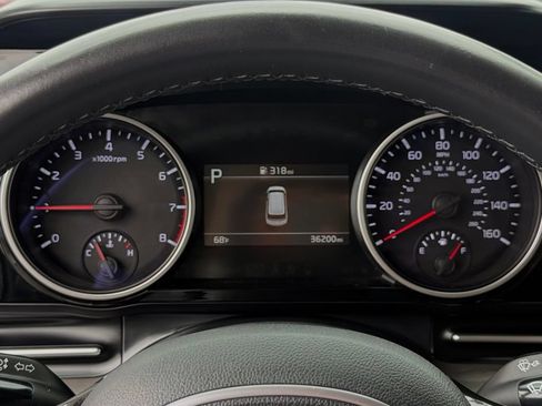 Used 2024 Kia Carnival EX FWD image 22