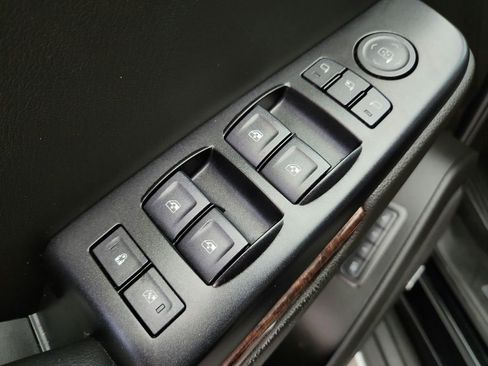Used 2017 GMC Yukon SLT AWD/4WD image 24