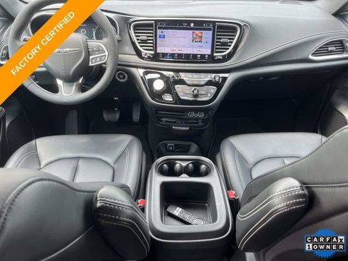Used 2025 Chrysler Pacifica Select w/ Uconnect Theater Family Group FWD image 16
