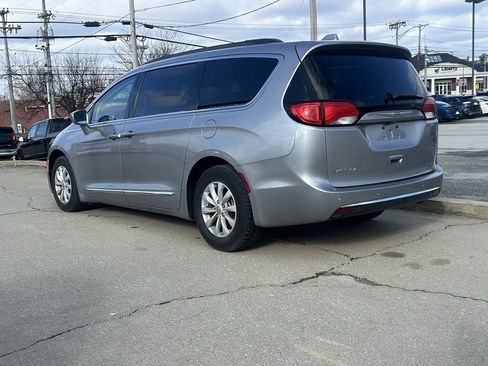 Used 2017 Chrysler Pacifica Touring-L image 10