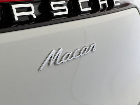 Certified 2025 Porsche Macan image 33