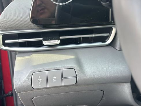 Used 2025 Hyundai Elantra SEL image 15