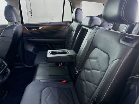 Used 2024 Volkswagen Atlas SE image 28