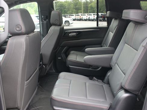 Used 2025 Chevrolet Suburban RST w/ RST Capability Package AWD/4WD image 33