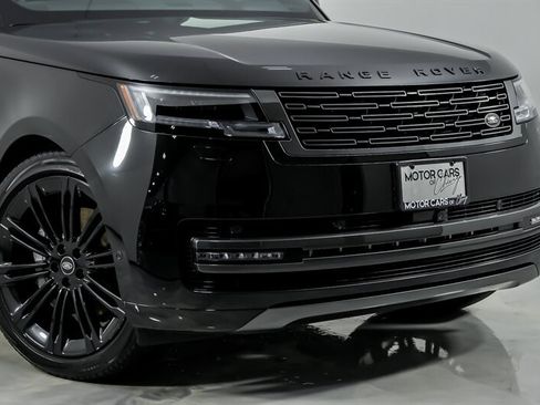 Used 2024 Land Rover Range Rover SE AWD/4WD image 3