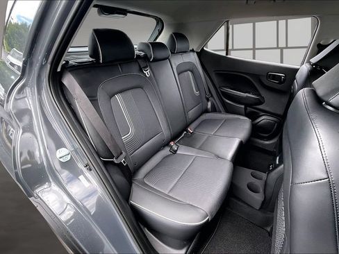 Used 2025 Hyundai Venue Limited FWD image 27