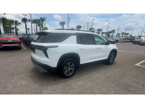 Used 2026 Chevrolet Traverse LT FWD image 2