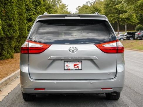 Used 2015 Toyota Sienna XLE w/ XLE Navigation Package FWD image 19