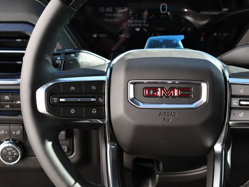 New 2026 GMC Yukon Elevation image 17