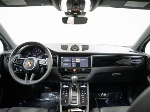 Used 2024 Porsche Macan image 11