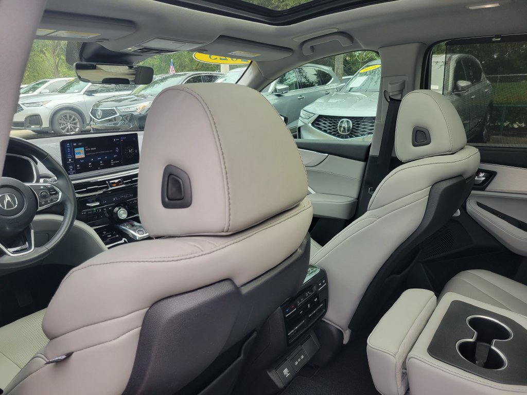 Used 2025 Acura MDX w/ Technology Package FWD image 10