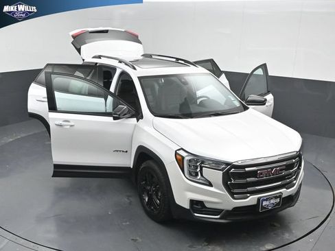 Used 2024 GMC Terrain AT4 AWD/4WD image 25