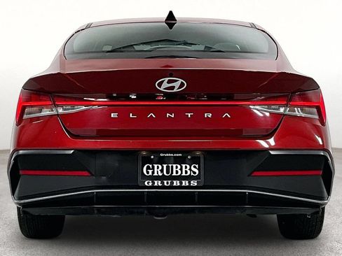 Used 2025 Hyundai Elantra SEL FWD image 5