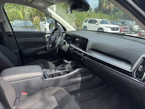 Used 2025 Kia Sorento LX FWD image 3