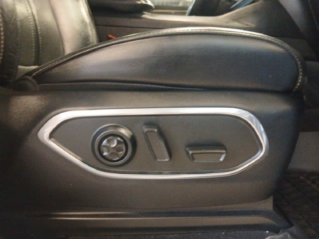 Used 2022 Jeep Wagoneer Series III w/ Premium Group I AWD/4WD image 5