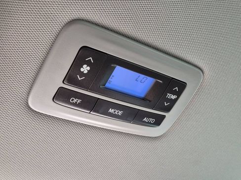 Used 2017 Toyota Sienna XLE w/ XLE Navigation Package FWD image 27