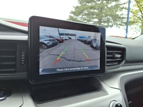 Certified 2022 Ford Explorer XLT w/ Class IV Trailer Tow Package AWD/4WD image 20