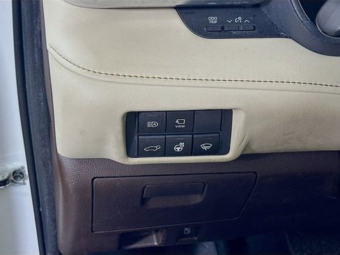 Used 2021 Toyota Highlander Limited FWD image 23