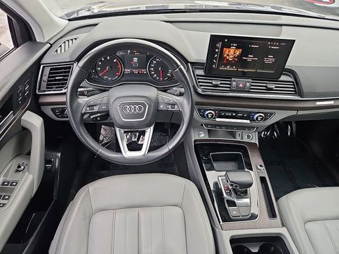 Used 2022 Audi Q5 2.0T Premium w/ Convenience Package image 10