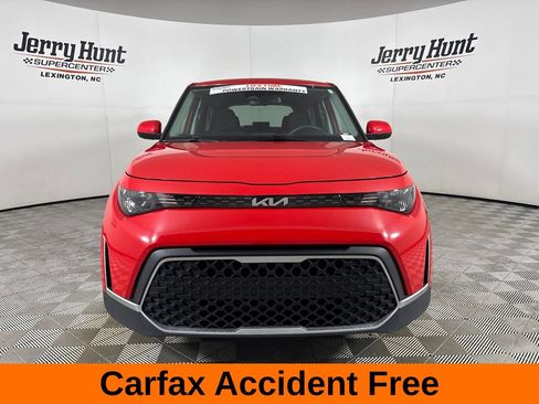 Used 2024 Kia Soul LX w/ Option Group 015 FWD image 3