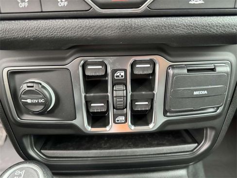 New 2025 Jeep Gladiator Sport image 6