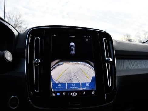 Certified 2025 Volvo XC40 B5 Core image 13