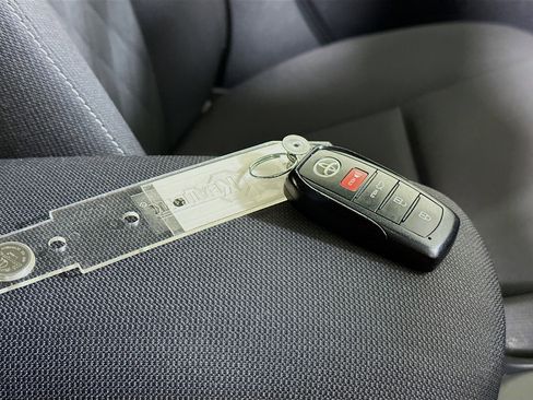 Used 2023 Toyota Corolla LE image 33