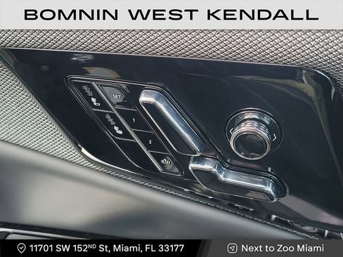 Used 2025 Cadillac Optiq Luxury 1 image 28