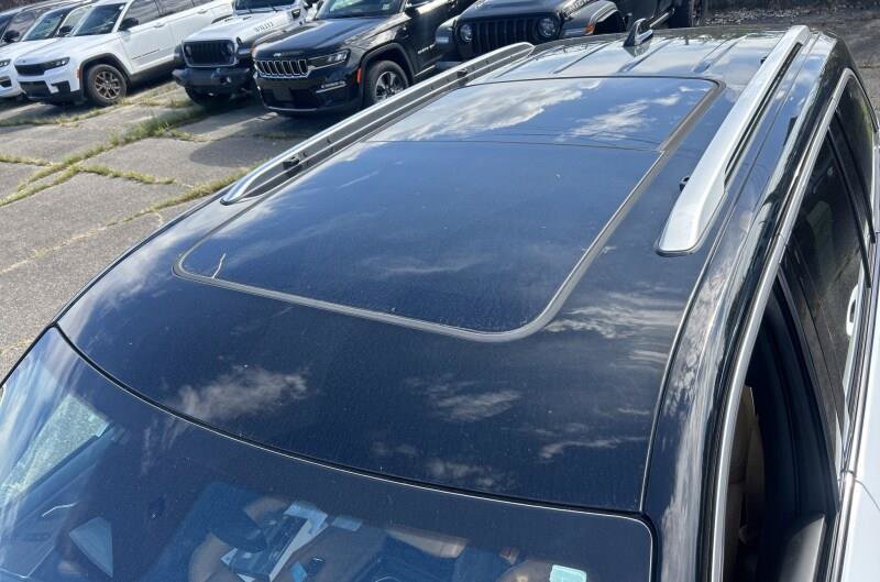 Used 2023 Jeep Grand Cherokee Summit AWD/4WD image 4