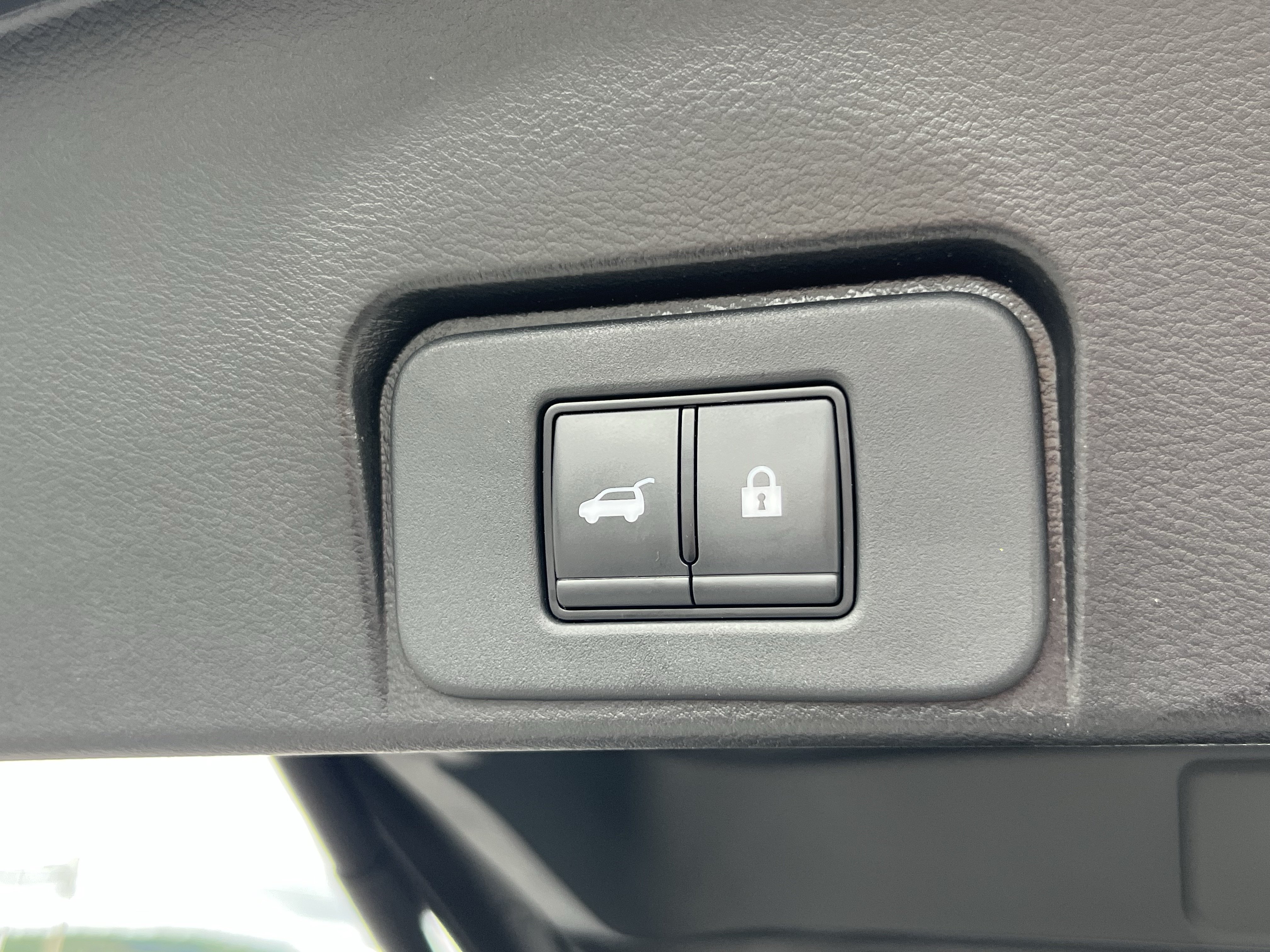 Used 2023 Nissan Rogue SV w/ SV Premium B Package AWD/4WD image 4