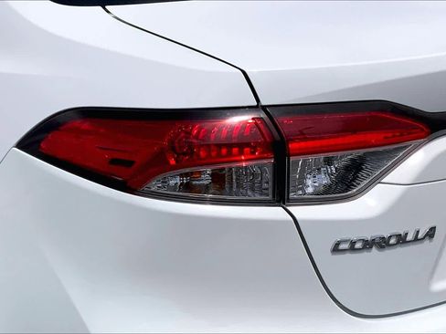 Used 2021 Toyota Corolla LE FWD image 29