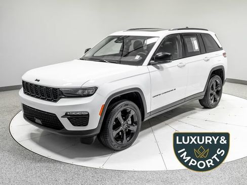 Used 2023 Jeep Grand Cherokee Limited w/ Black Appearance Package AWD/4WD image 1