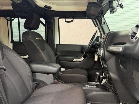Used 2014 Jeep Wrangler Unlimited Sahara AWD/4WD image 21