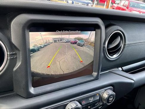 Used 2021 Jeep Wrangler Unlimited Sahara w/ Cold Weather Group image 11