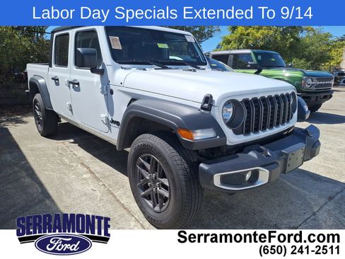 Used 2025 Jeep Gladiator Sport AWD/4WD image 1