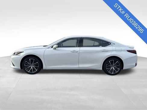 Used 2024 Lexus ES 300h w/ Premium Package image 4