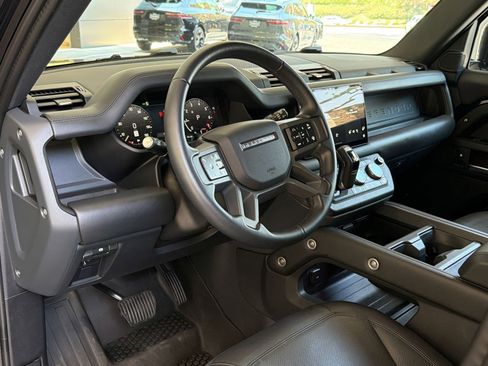 Certified 2025 Land Rover Defender 130 X-Dynamic SE AWD/4WD image 4