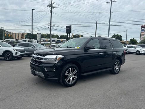 Used 2024 Ford Expedition Limited AWD/4WD image 3