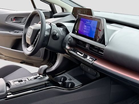 New 2026 Toyota Prius Plug-In Hybrid FWD image 5