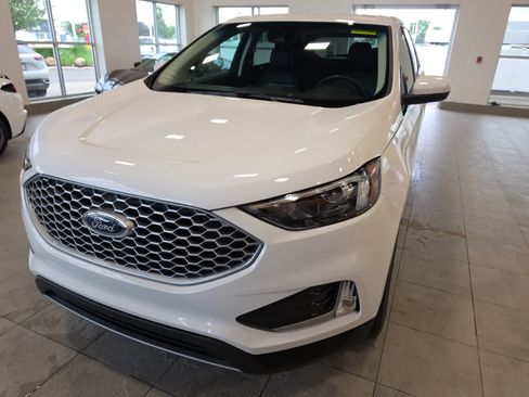 Used 2024 Ford Edge SEL w/ Convenience Package AWD/4WD image 2