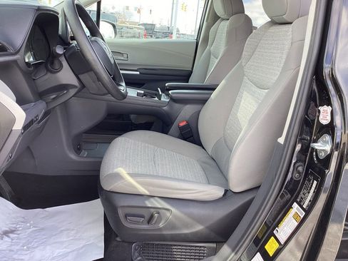 Used 2024 Toyota Sienna LE image 12