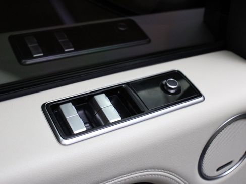 Used 2018 Land Rover Range Rover image 24