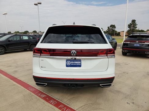Used 2025 Volkswagen Atlas SE FWD image 6