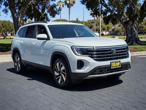 Used 2024 Volkswagen Atlas SE FWD image 3