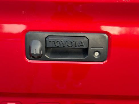 Used 2022 Toyota Tacoma Limited AWD/4WD image 12