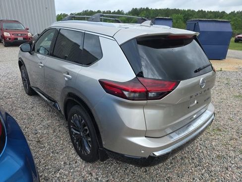 Used 2025 Nissan Rogue Platinum w/ Platinum Premium Package FWD image 4