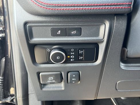 Used 2024 Ford Expedition Max Limited image 16